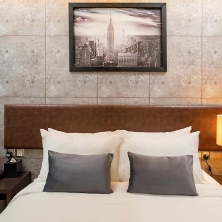 Hotel Centrestage Petaling Jaya By Perfect Host Exteriér fotografie A bedroom at the hotel
