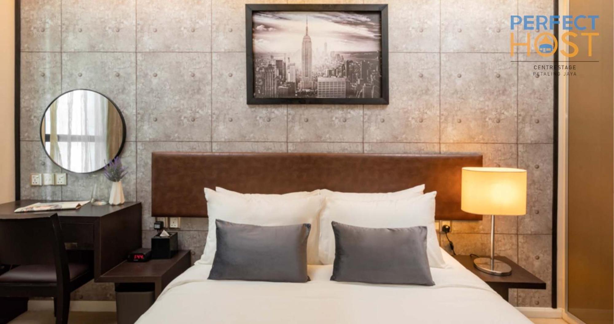 Hotel Centrestage Petaling Jaya By Perfect Host Exteriér fotografie A bedroom at the hotel