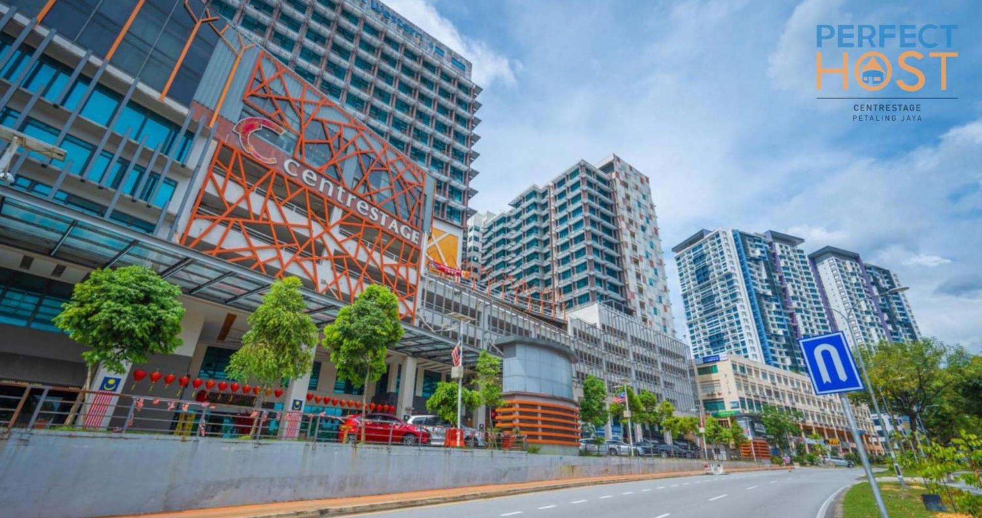 Hotel Centrestage Petaling Jaya By Perfect Host Exteriér fotografie The mall's facade