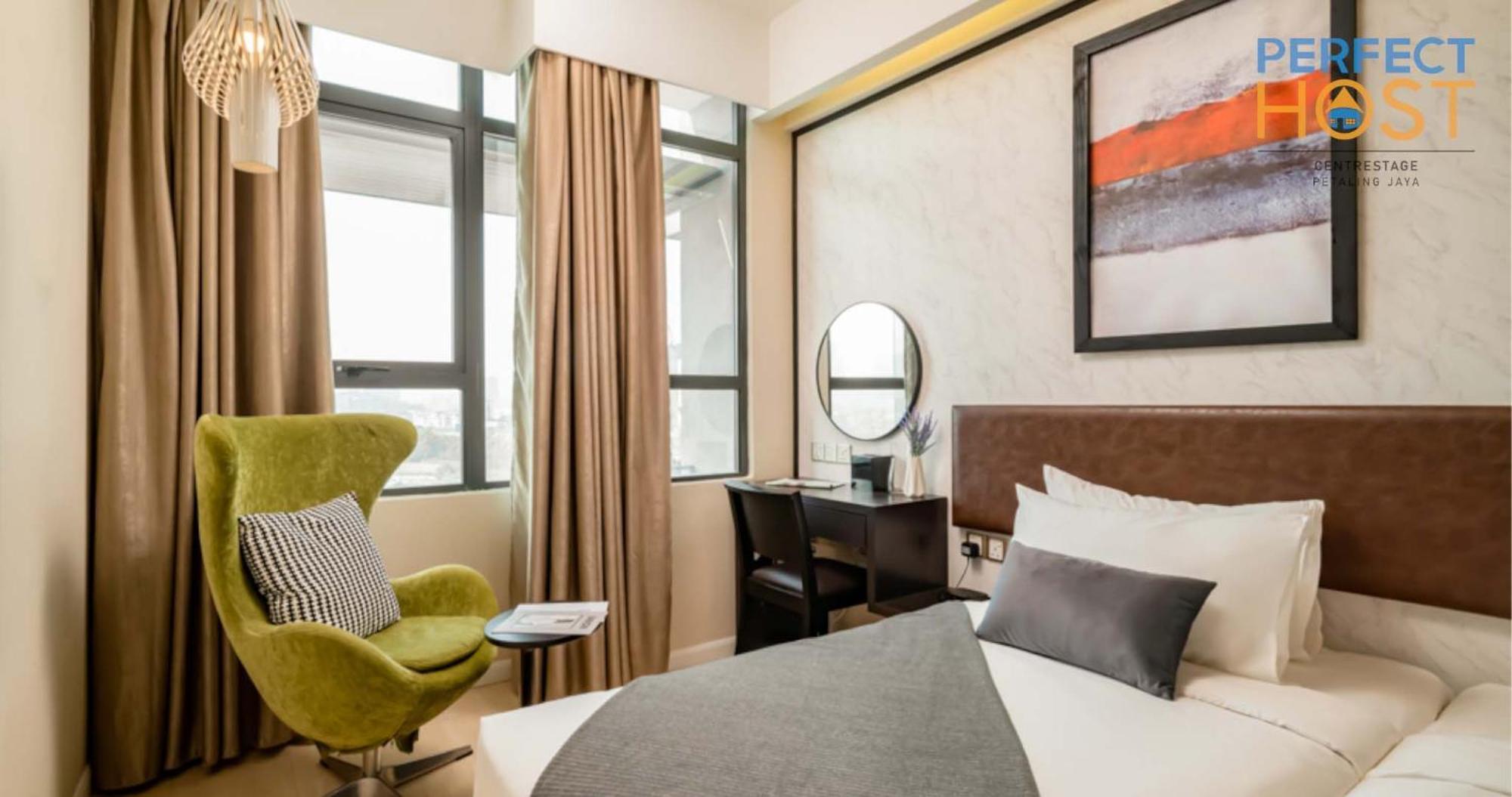 Hotel Centrestage Petaling Jaya By Perfect Host Exteriér fotografie A bedroom at the hotel