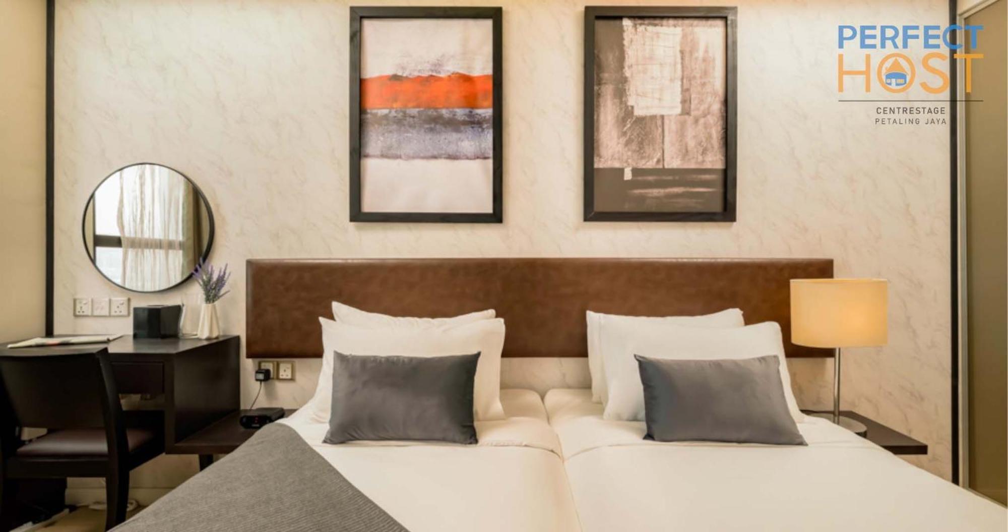 Hotel Centrestage Petaling Jaya By Perfect Host Exteriér fotografie A bedroom at the hotel