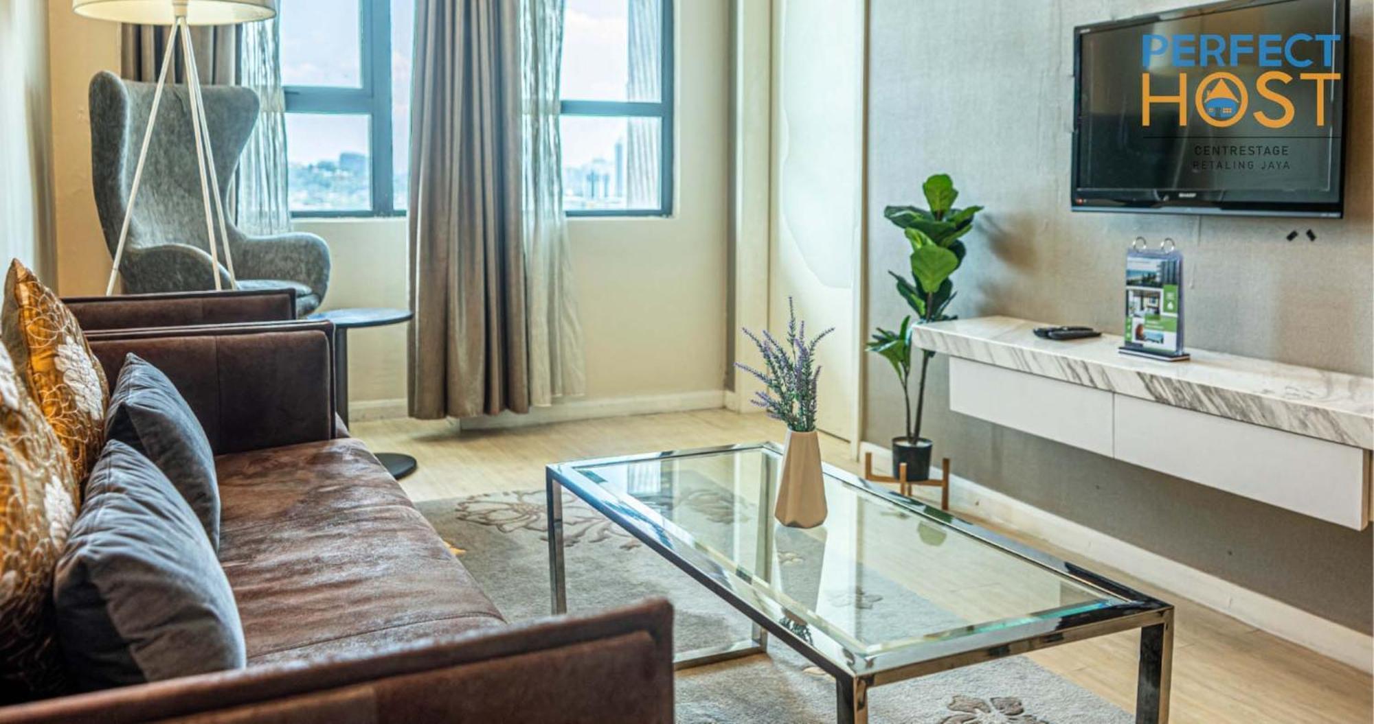 Hotel Centrestage Petaling Jaya By Perfect Host Exteriér fotografie A living room at the hotel