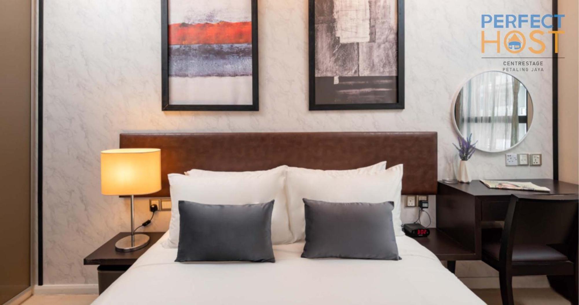 Hotel Centrestage Petaling Jaya By Perfect Host Exteriér fotografie A bedroom at the hotel